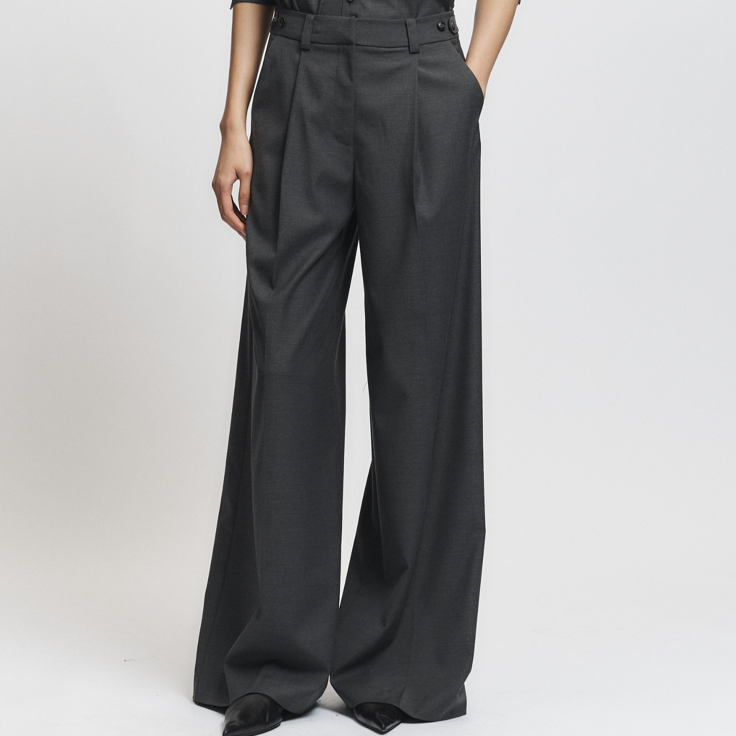 Eliam Wideleg Trouser Dark Grey