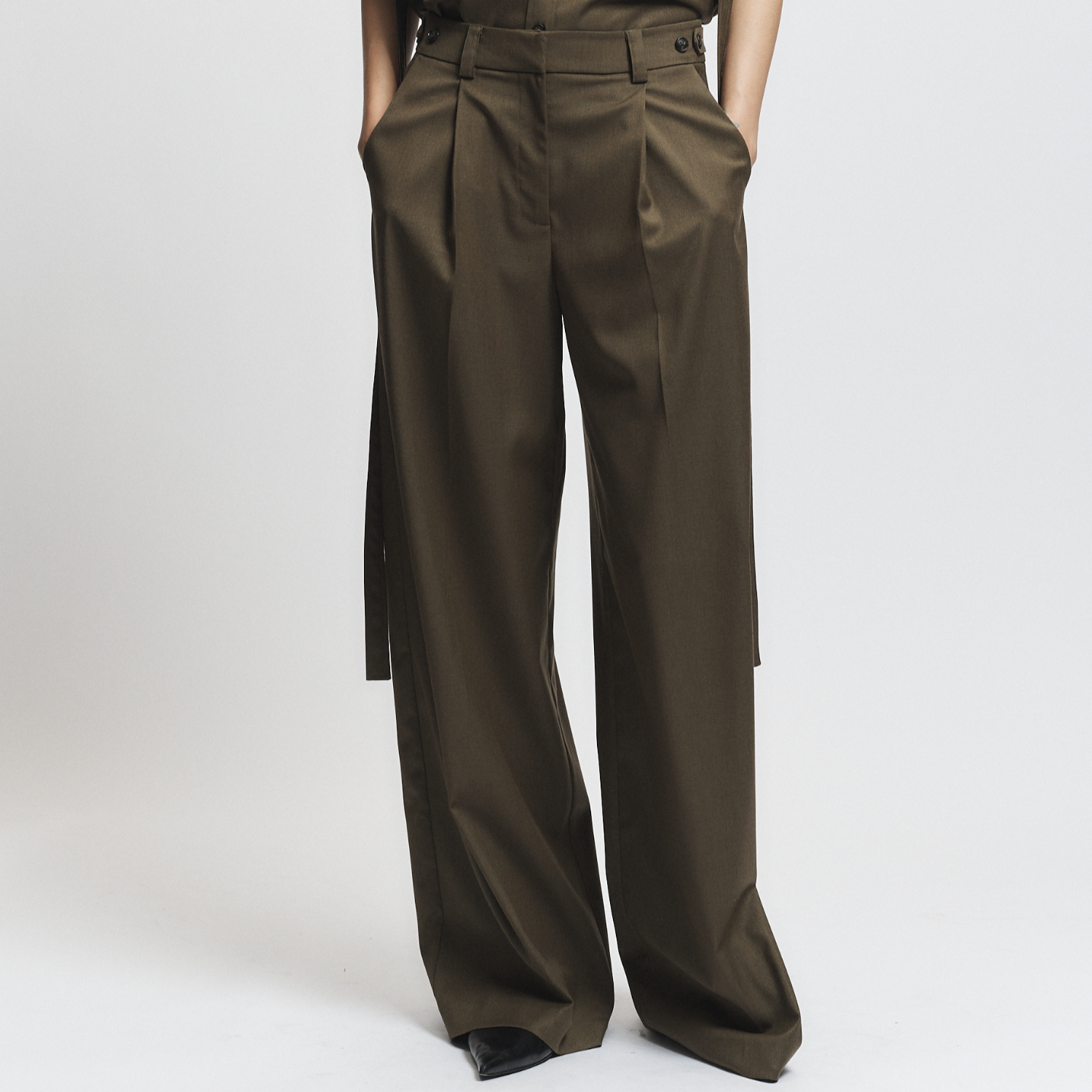 Eliam Wideleg Trouser Olive