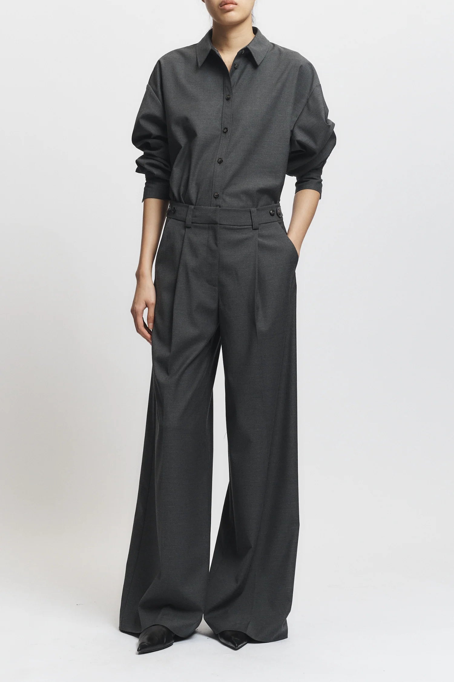 Eliam Wideleg Trouser Dark Grey