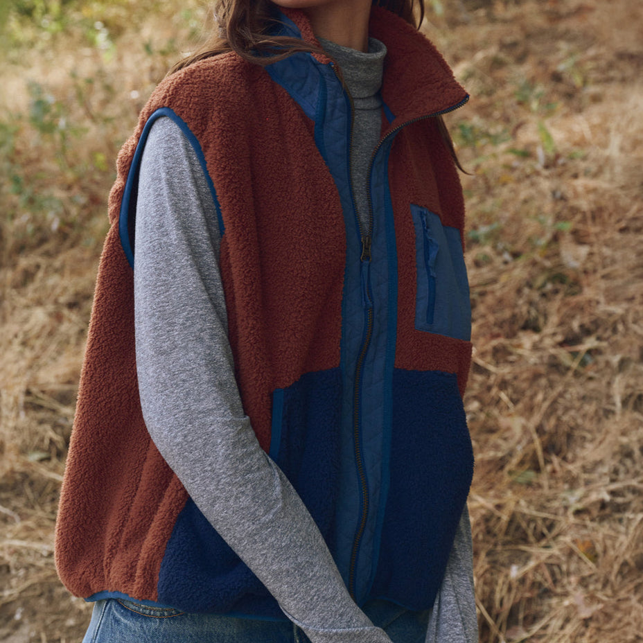 The Plush Tundra Vest Choco & Navy