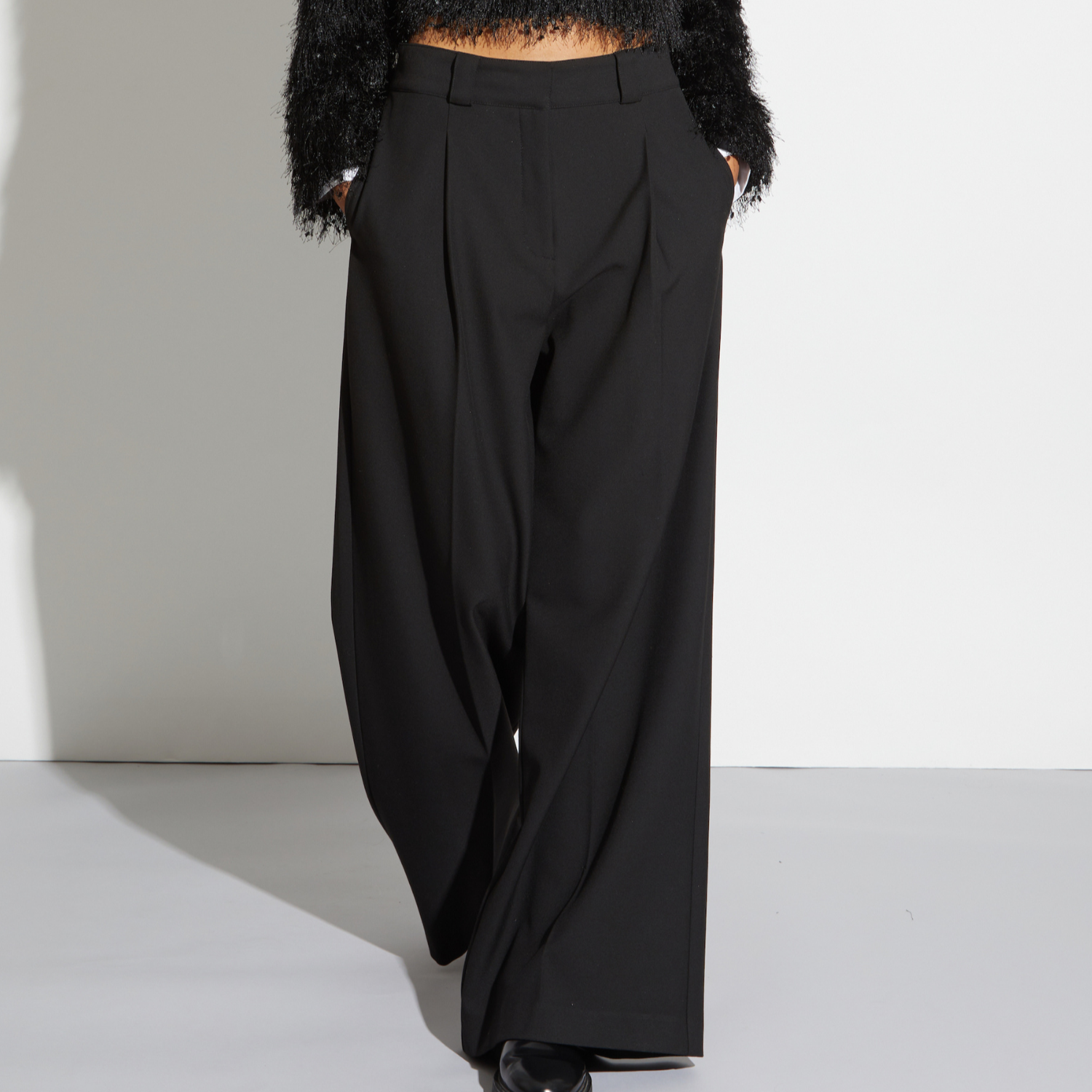 Tiffany Mid-Waisted Wideleg Trouser Black
