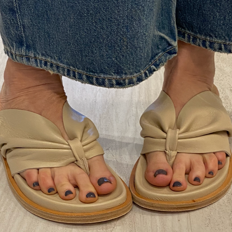 Nappa Leather Thong Sandals Avorio