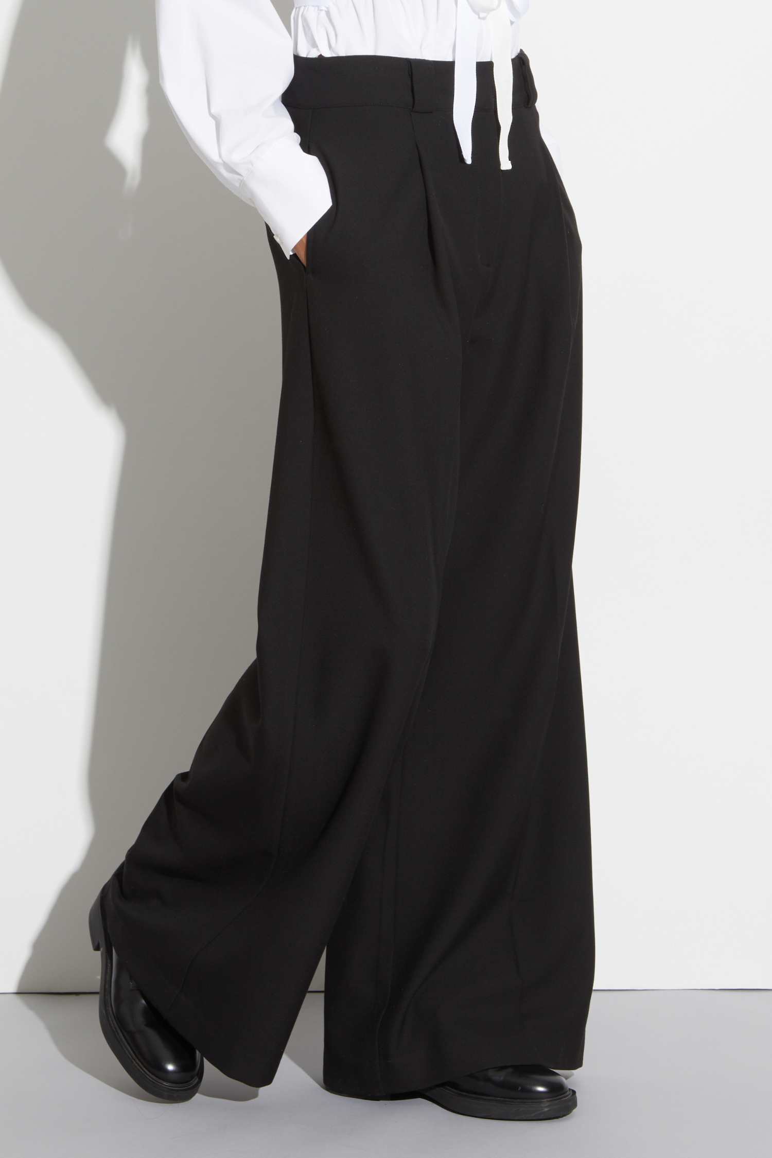 Tiffany Mid-Waisted Wideleg Trouser Black