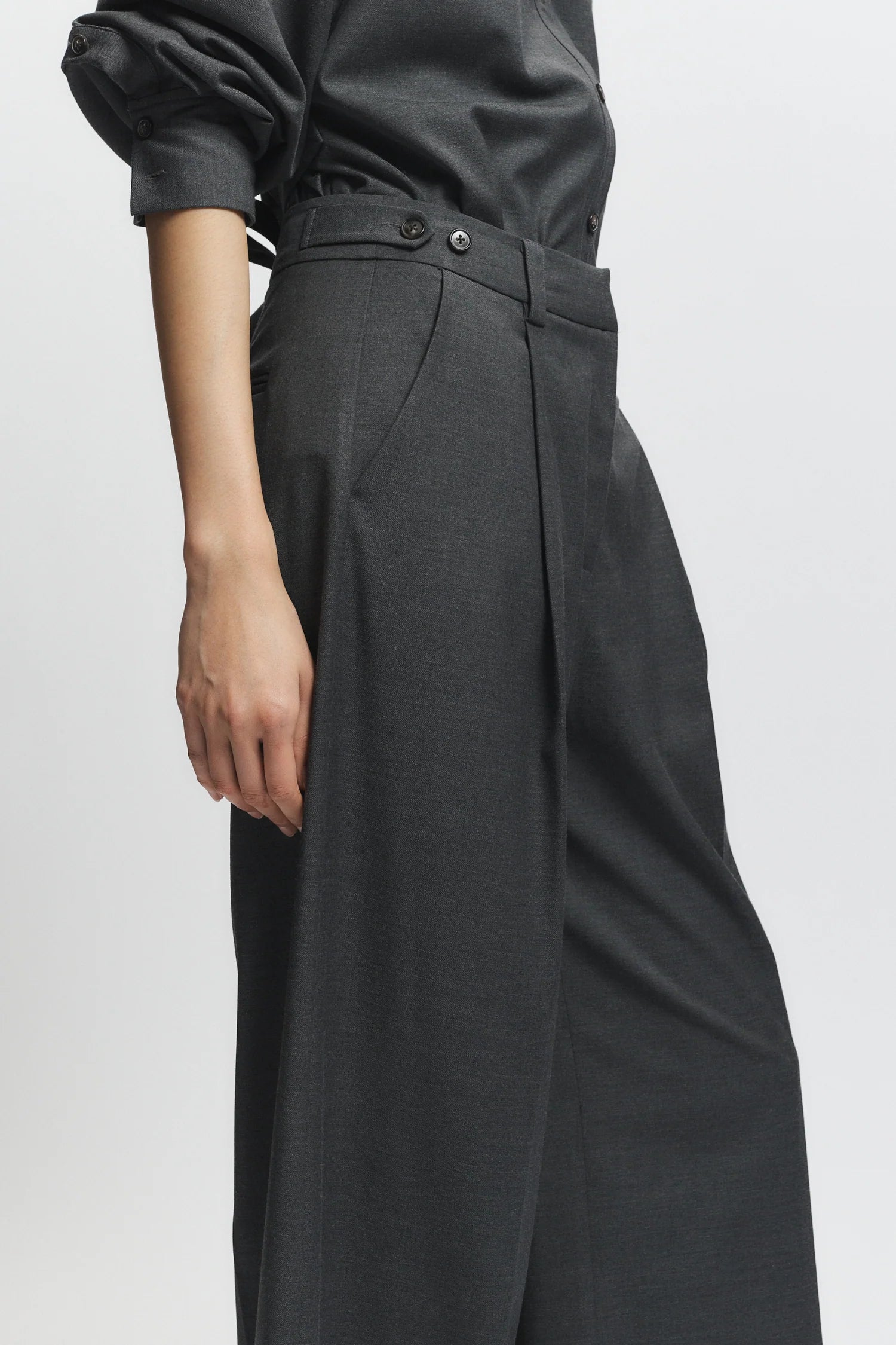 Eliam Wideleg Trouser Dark Grey