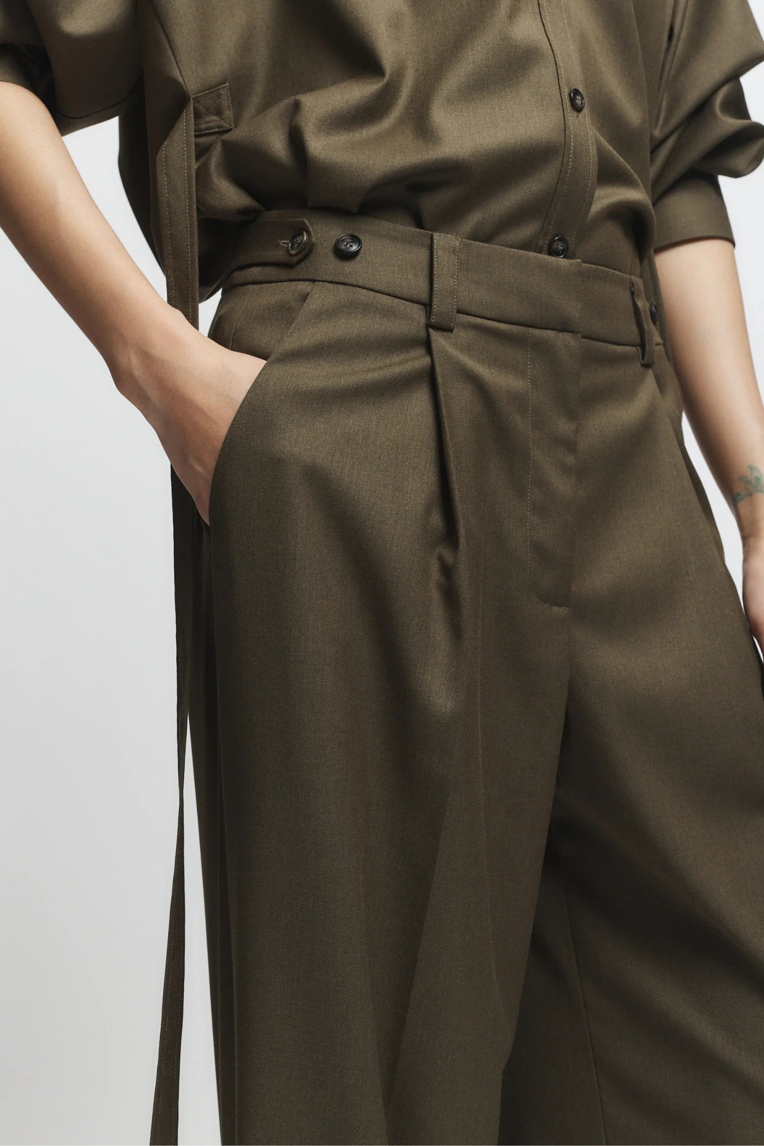 Eliam Wideleg Trouser Olive