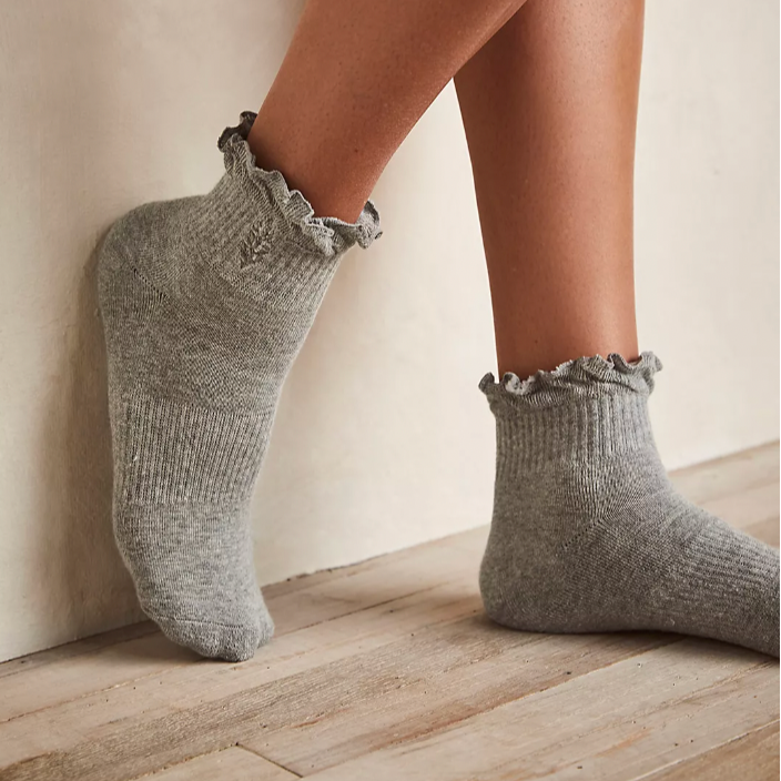 Movement Classic Ruffle Socks