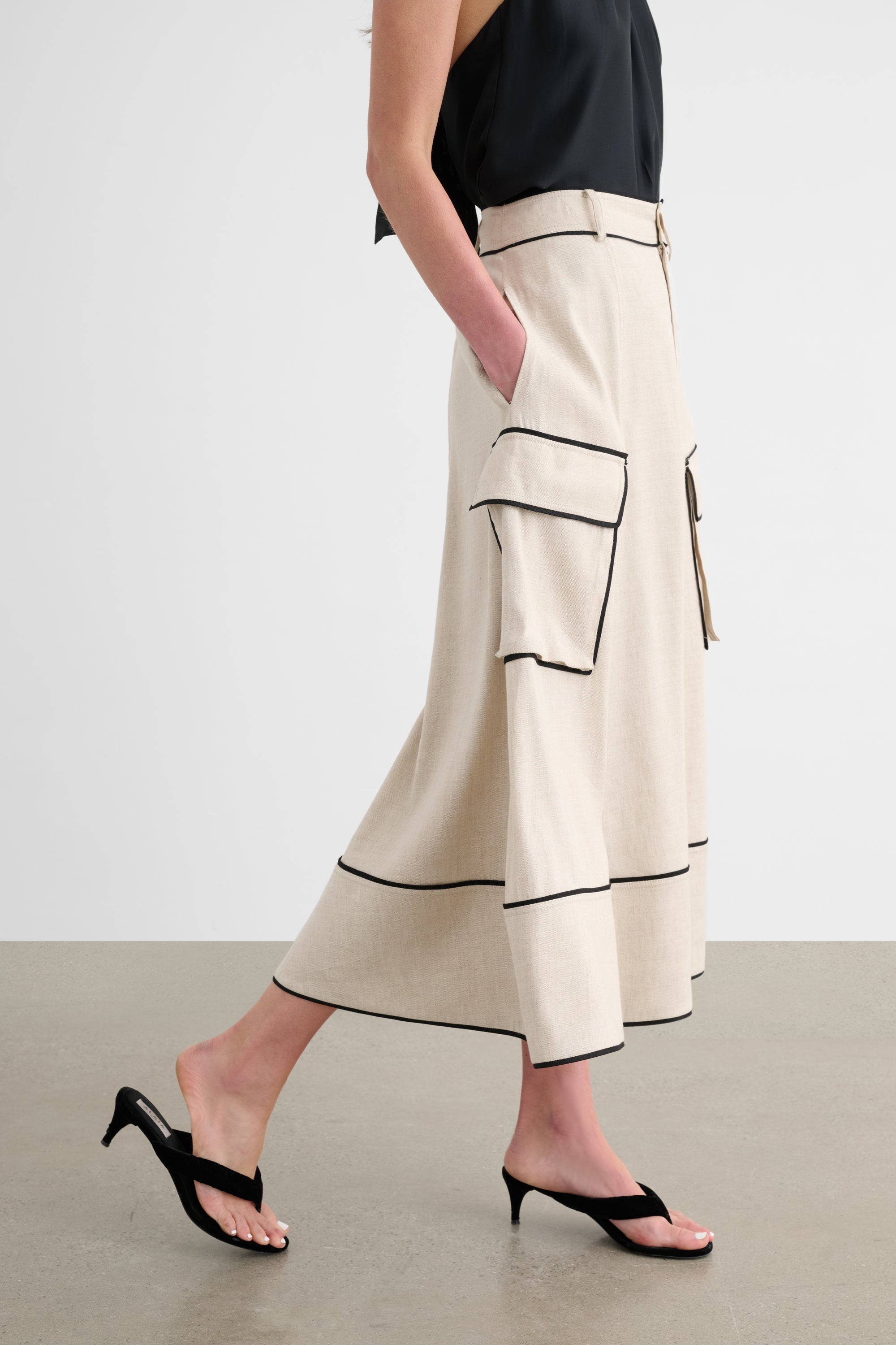 Shiloh High Waist Cargo Skirt Desert/ Jet