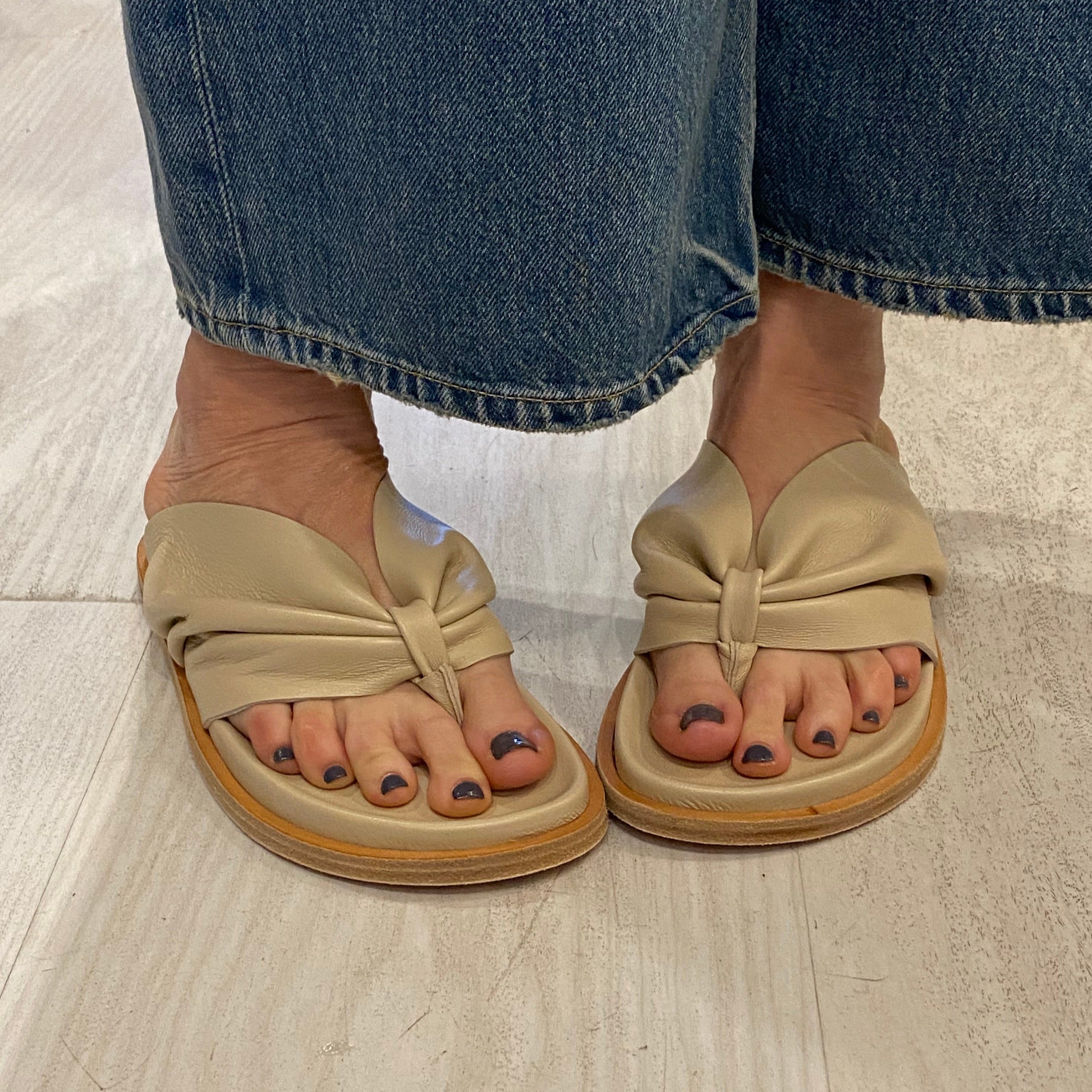 Nappa Leather Thong Sandals Avorio