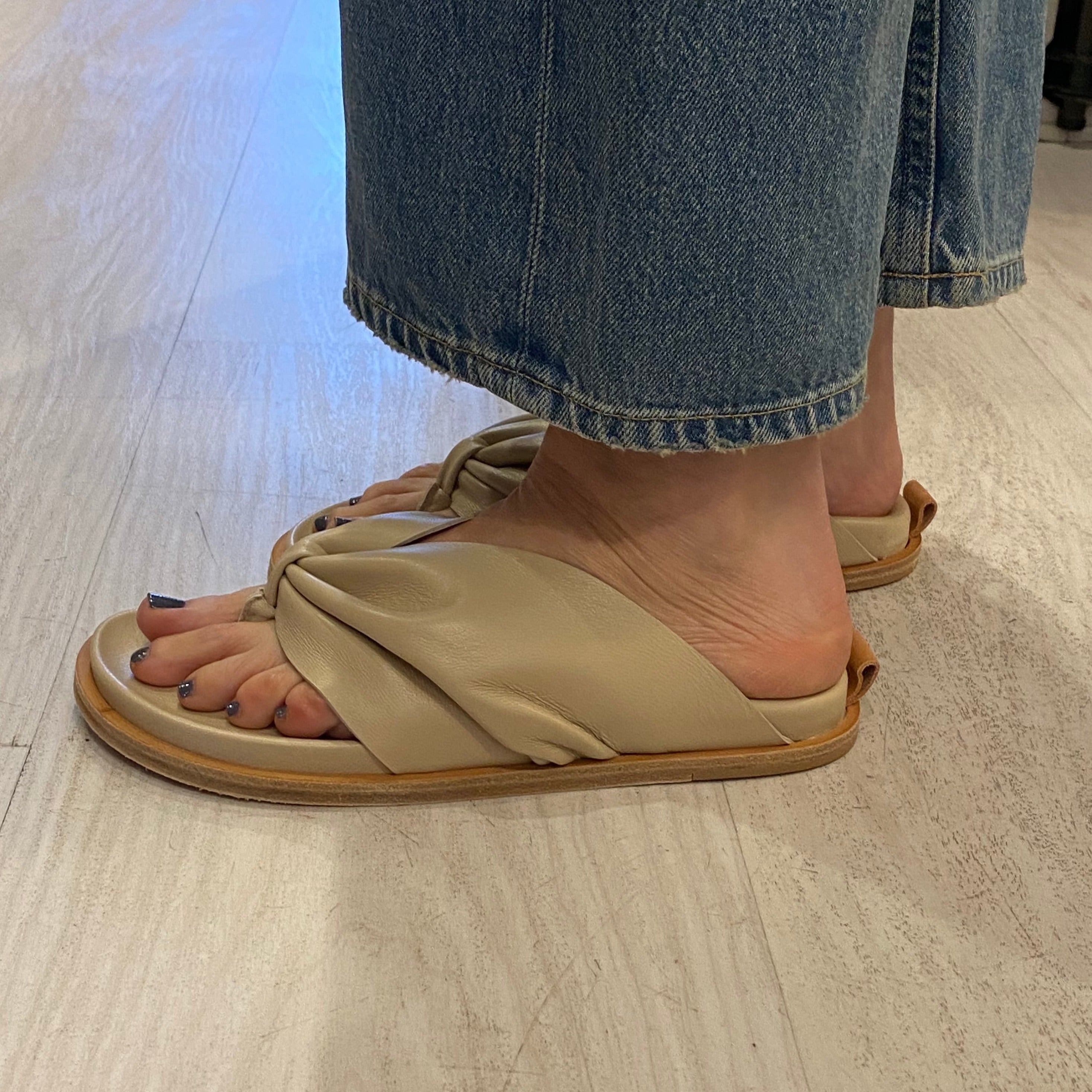 Nappa Leather Thong Sandals Avorio